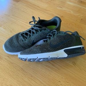 Nike VaporMax Olive Green Shoes size 9